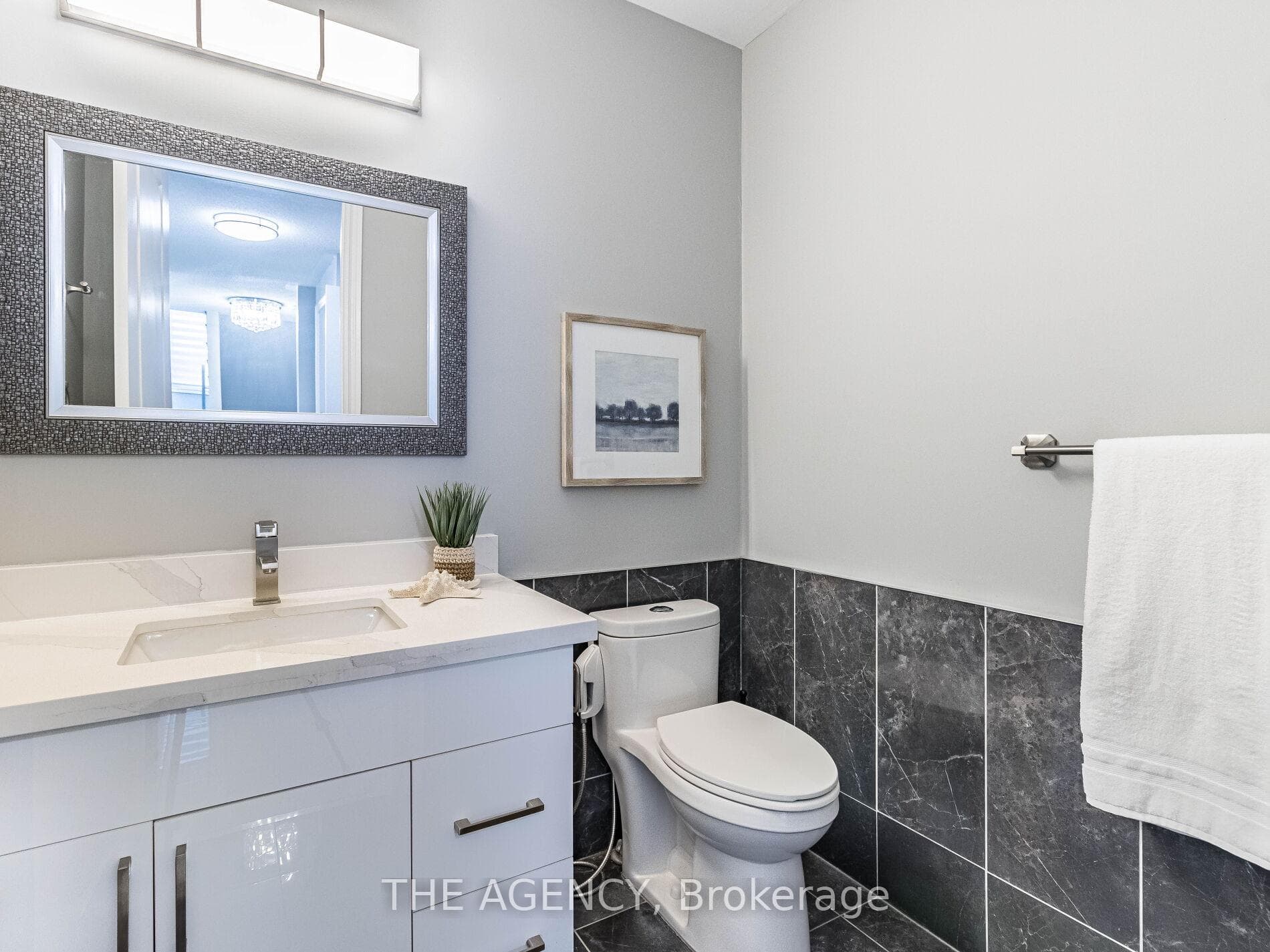 612 Serafini Crescent photo 5