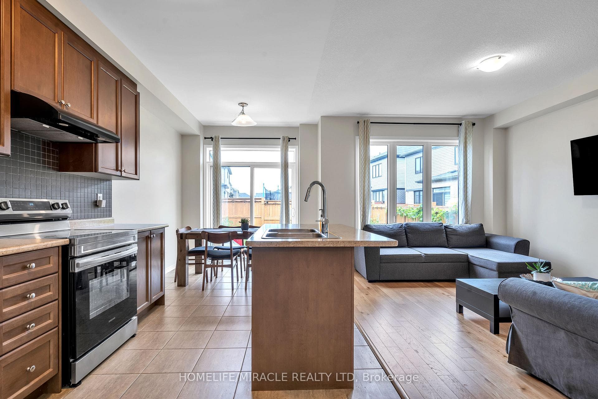 54 Maclachlan Avenue photo 9