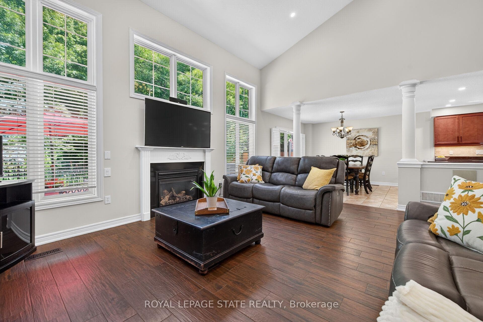 160 Wills Crescent photo 11