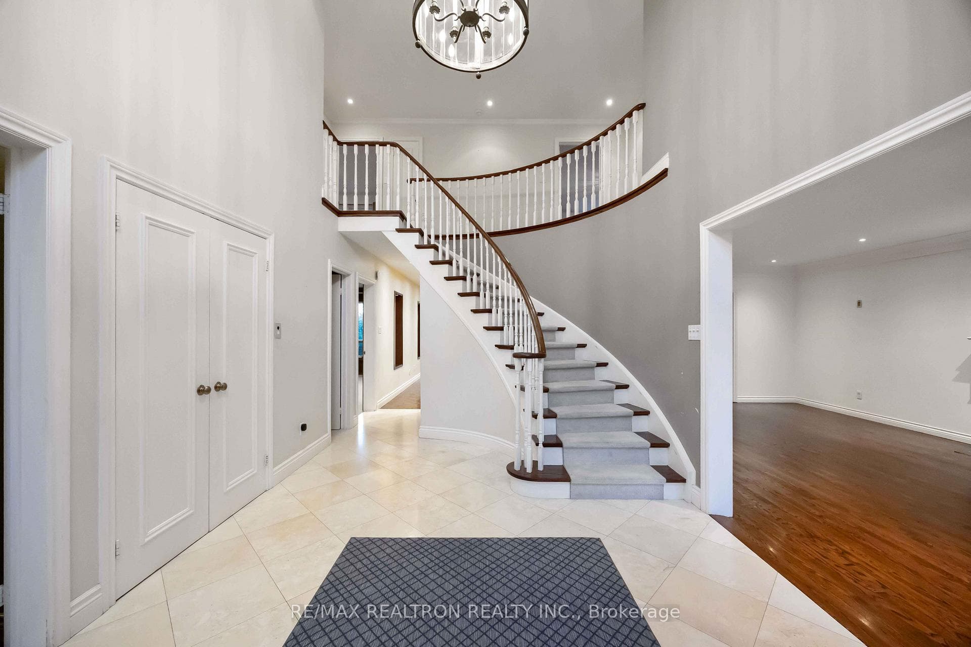 12 Donwoods Drive photo 4