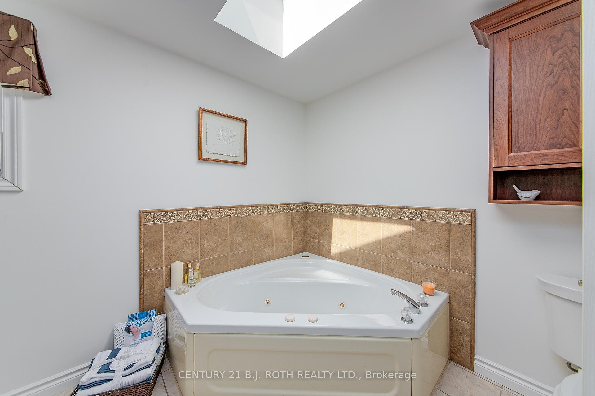 Jet tub with skylight in master