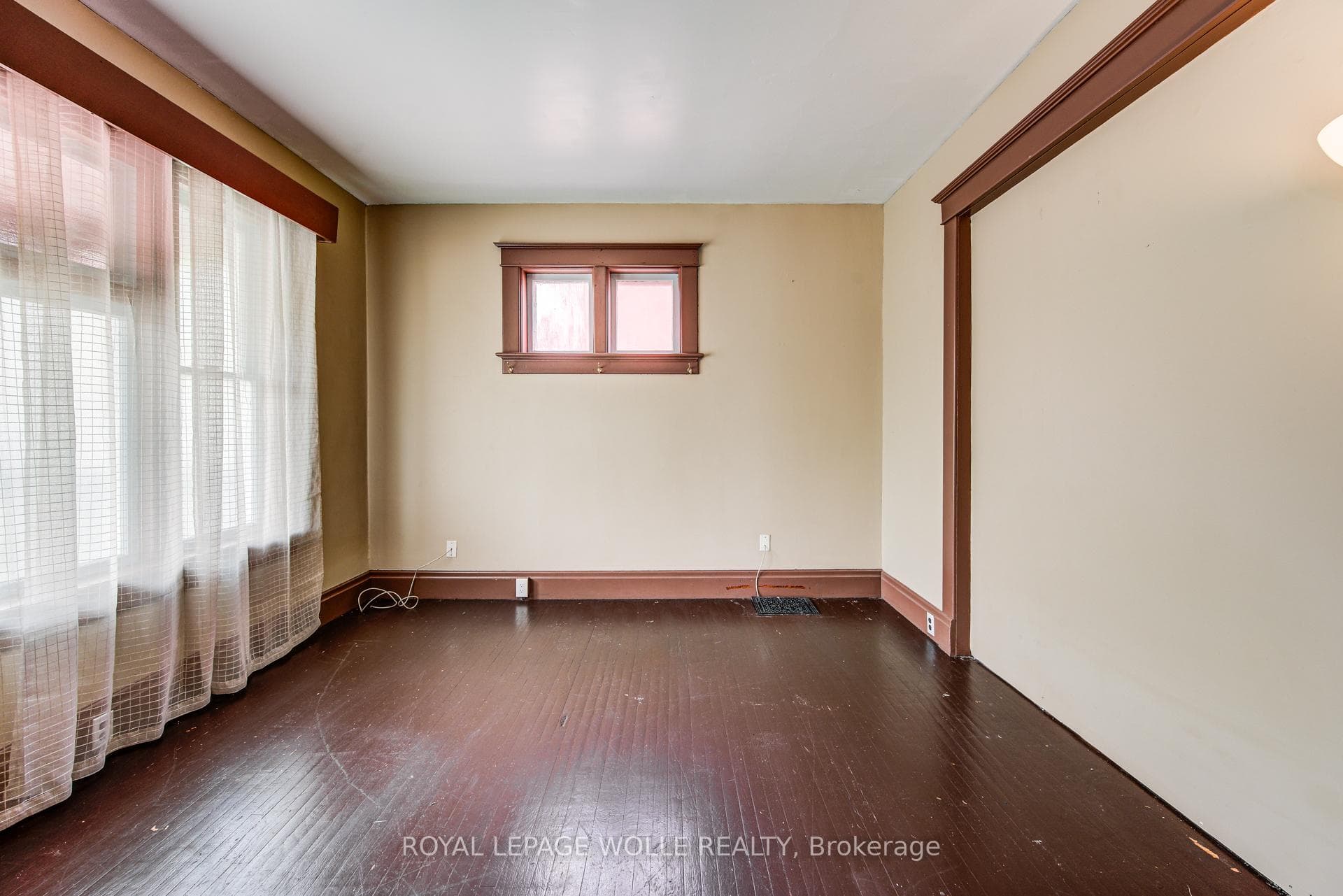 114 Erb Street photo 4