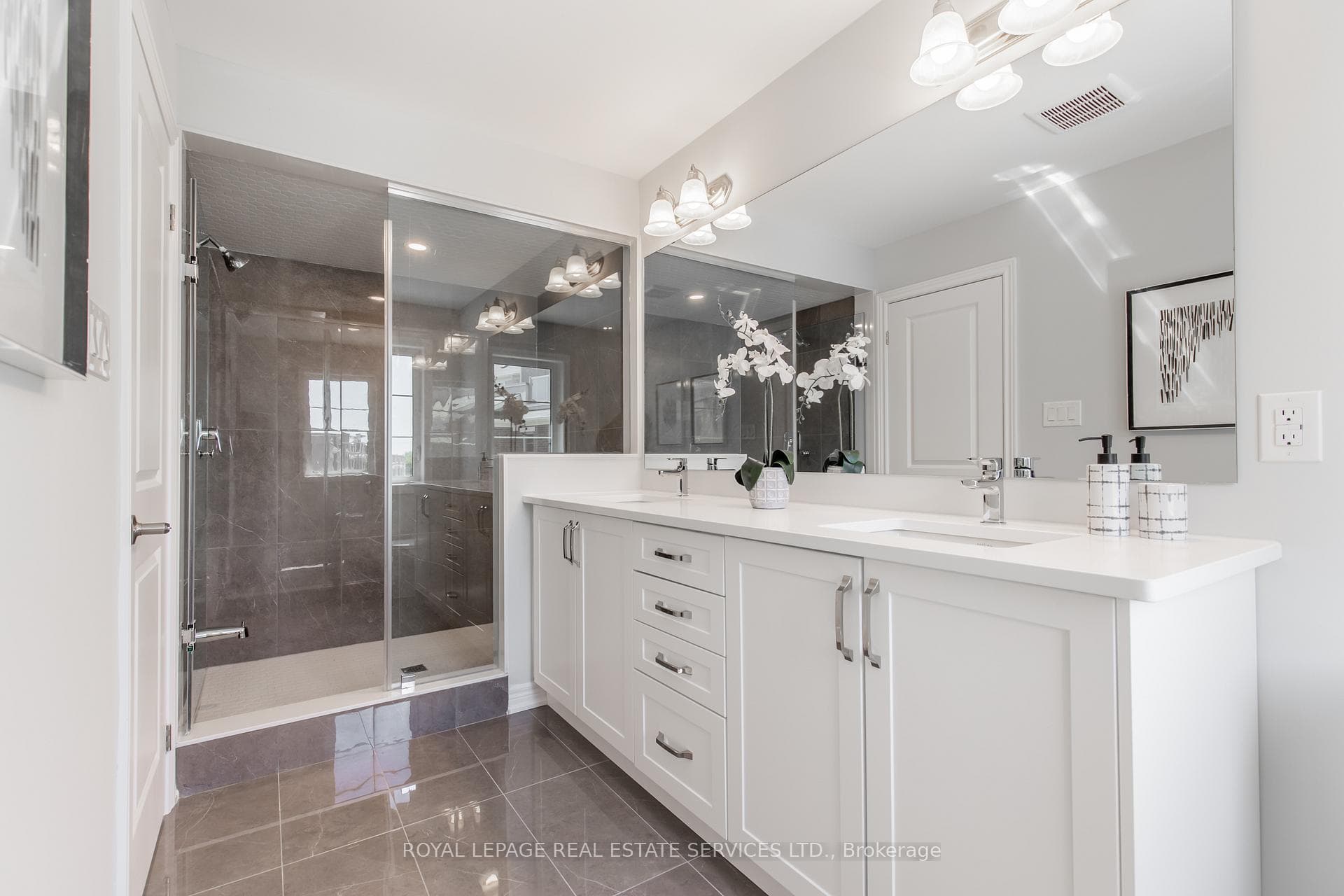 116 Cornell Centre Boulevard photo 29