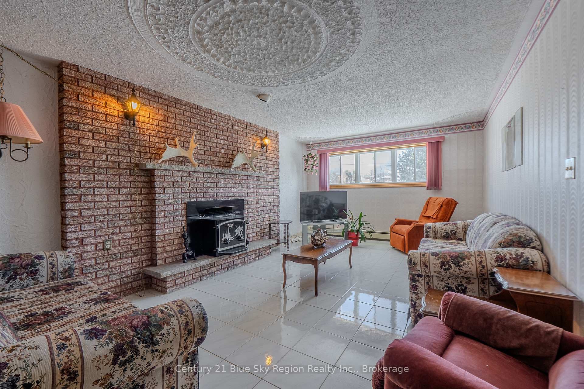 611 DOUGLAS Street photo 26