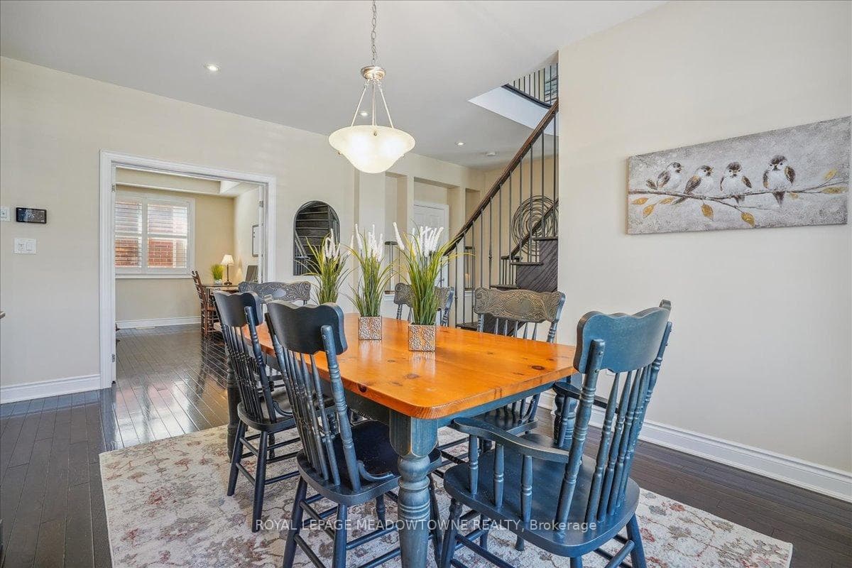 391 Wettlaufer Terrace photo 9