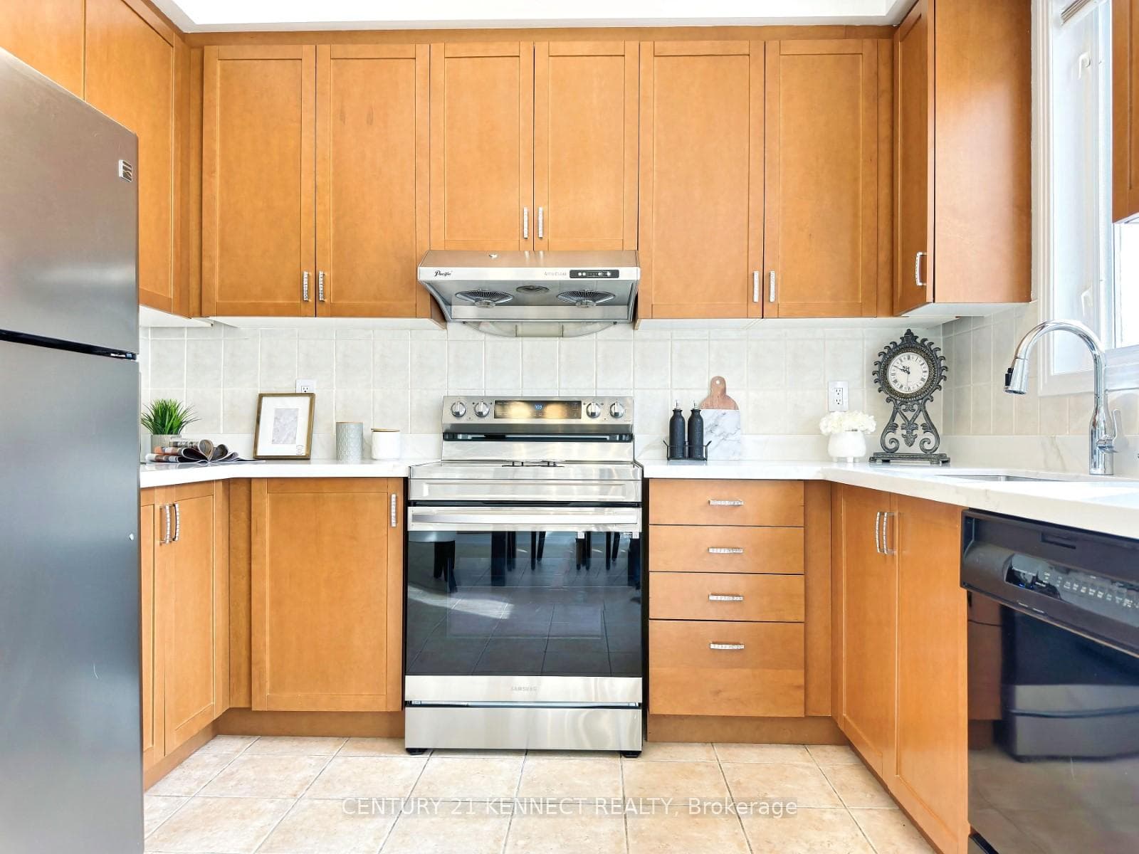 11 Magnotta Road photo 14