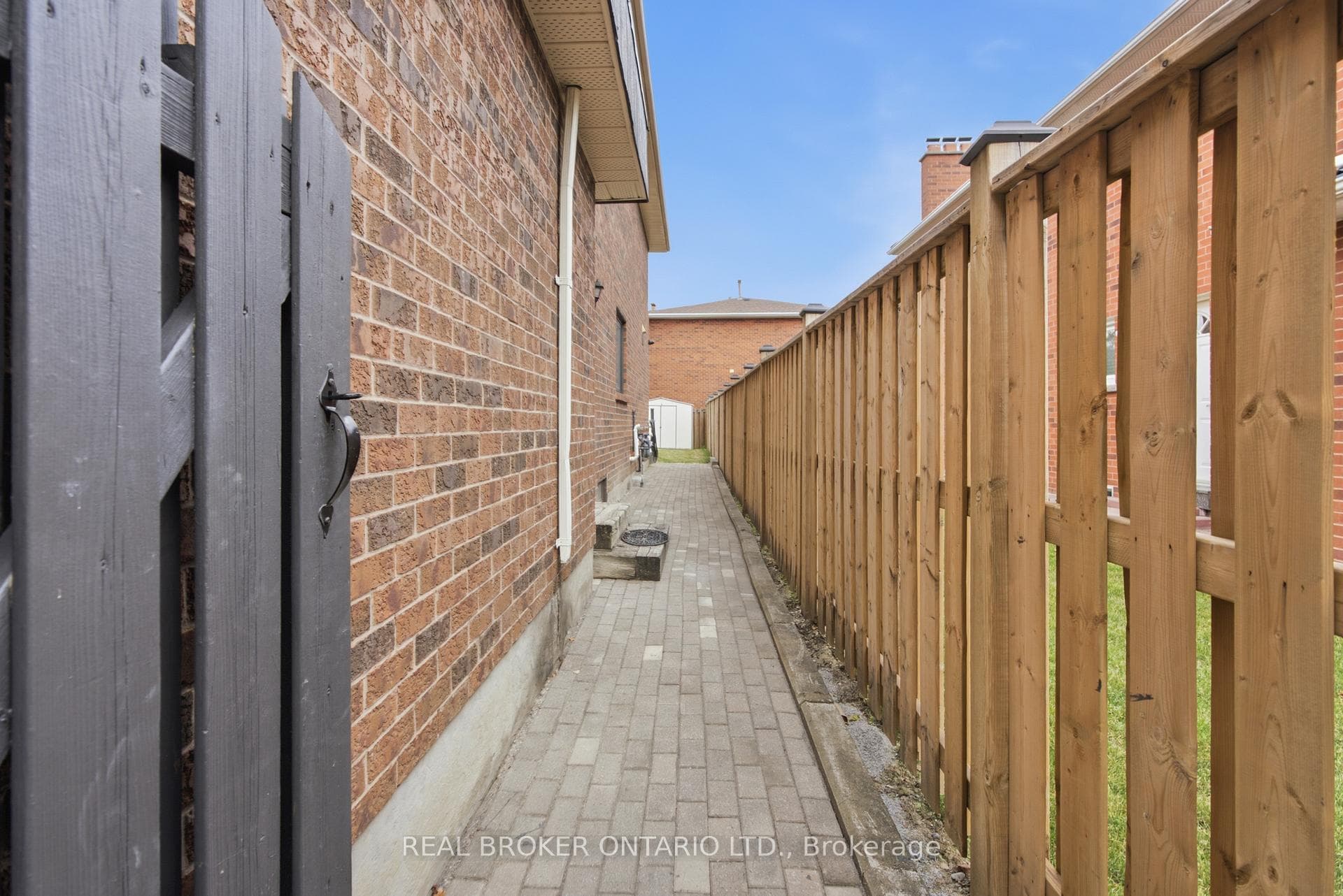 94 Roxana Avenue photo 42