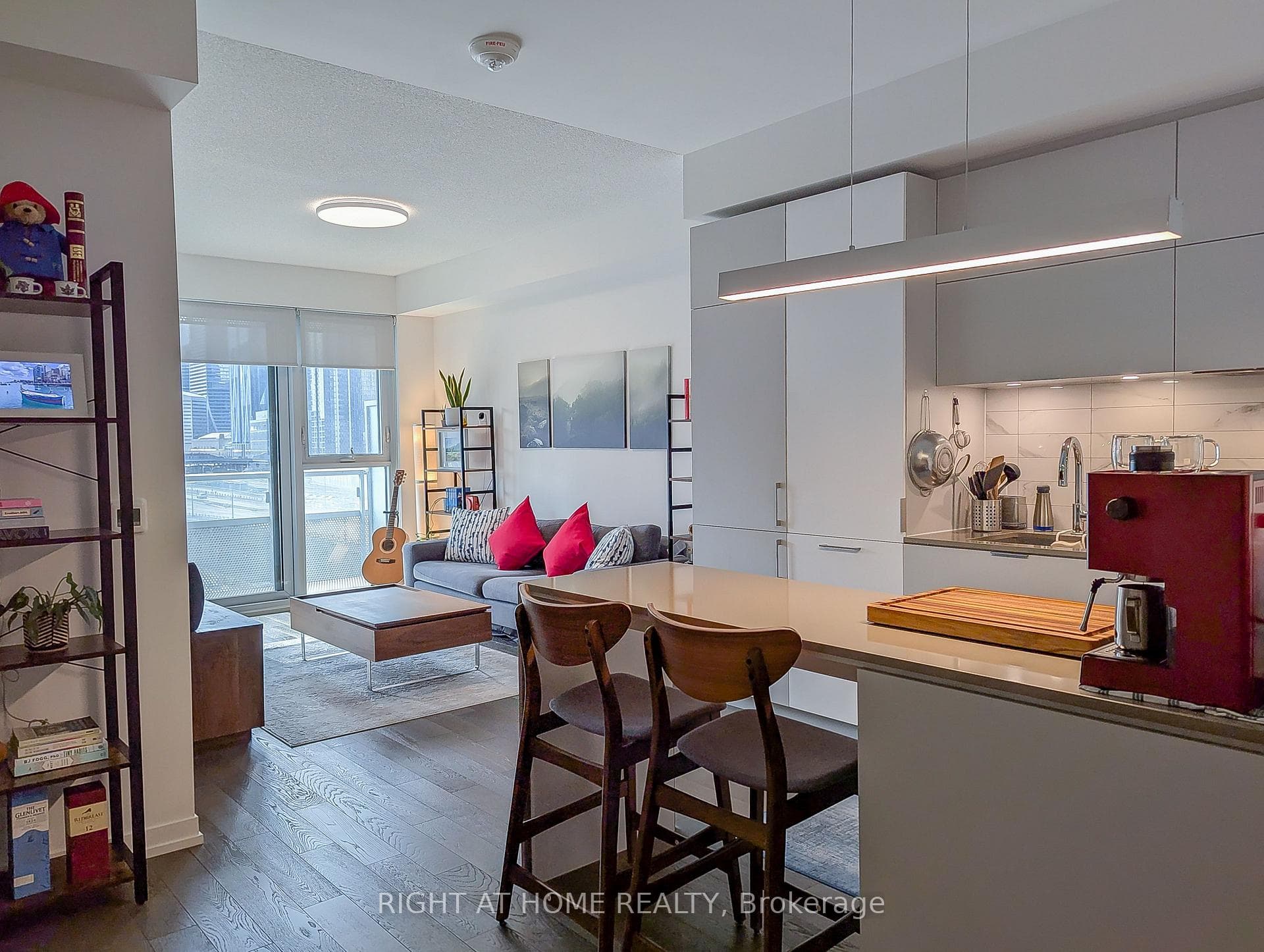 Kitchen & Living