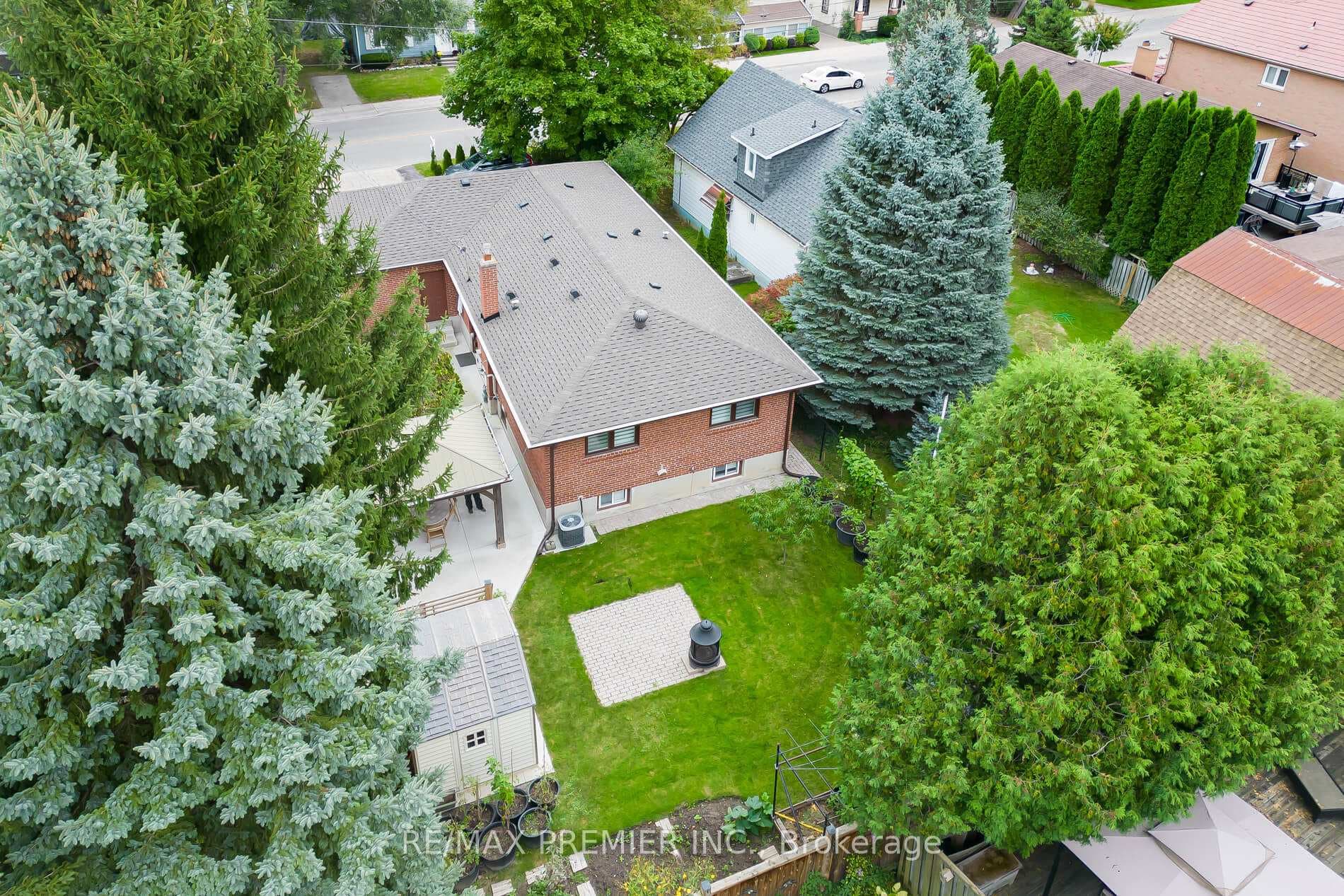 110 Clarence Street photo 38