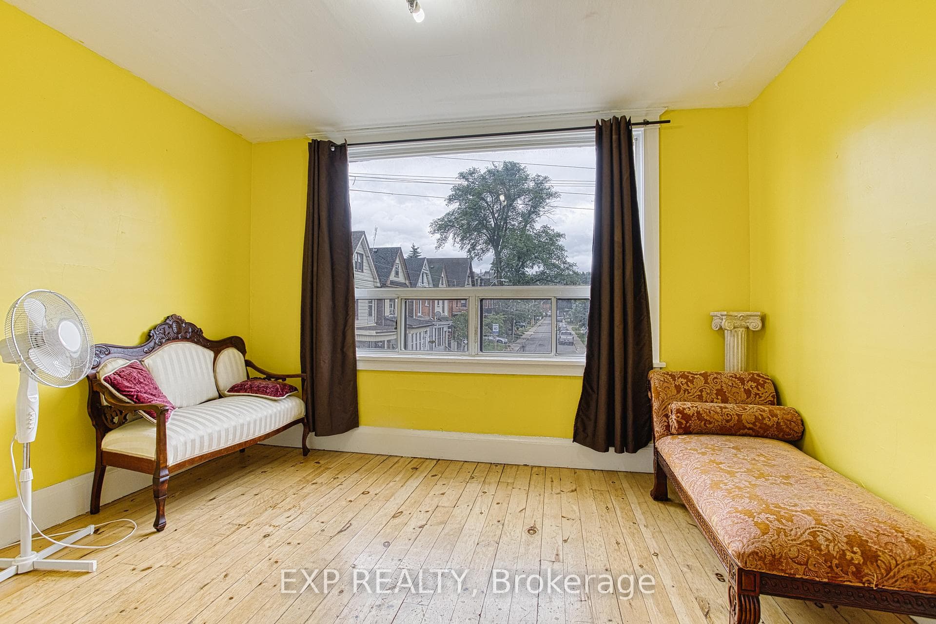 579 Wilson Street photo 17