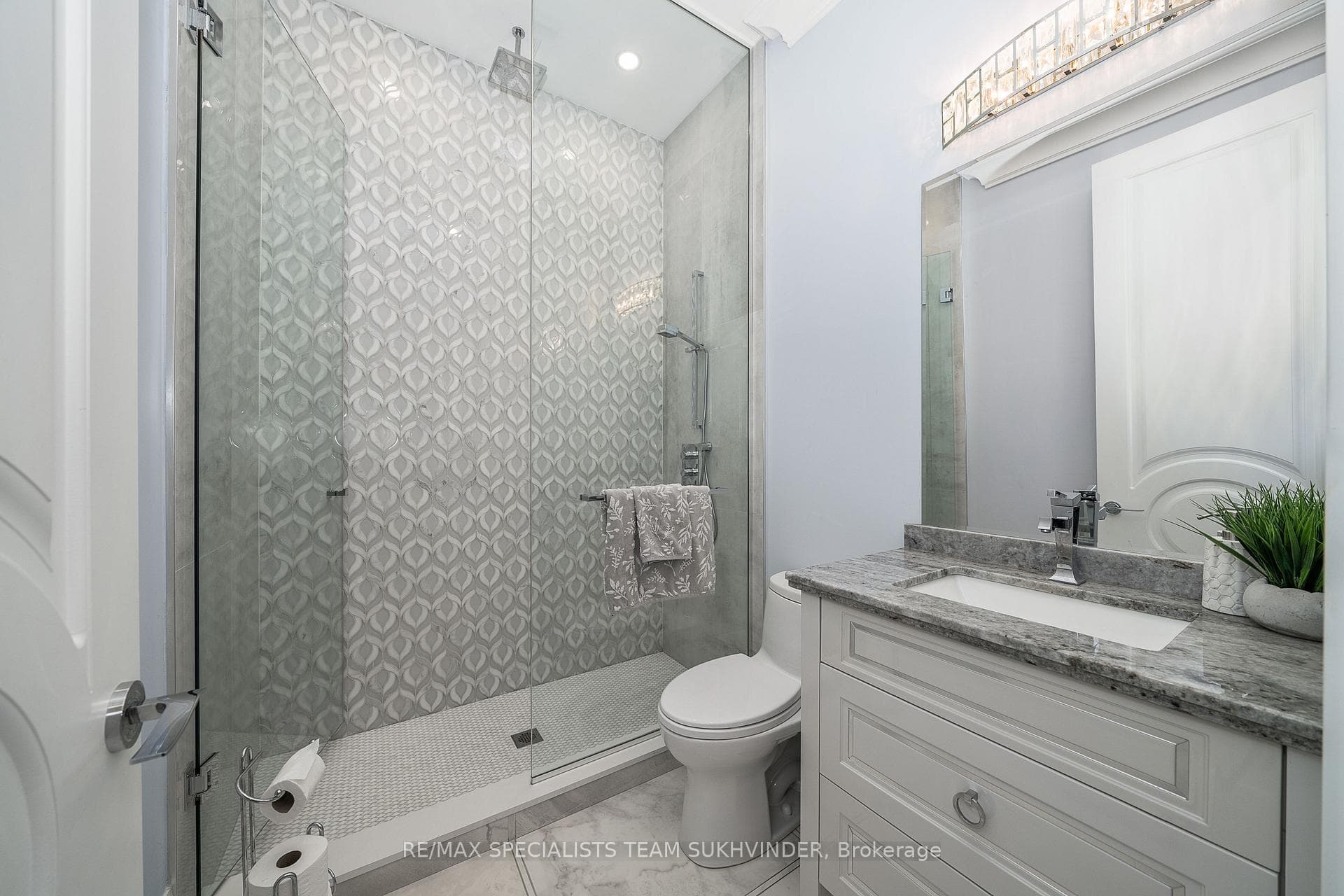 15696 Kennedy Road photo 16