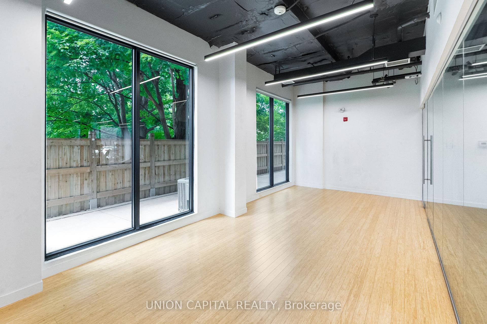 1800 Simcoe Street Unit 301 photo 19
