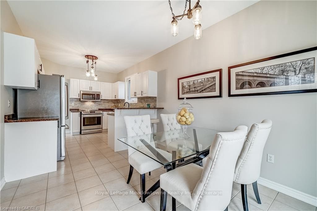 242 SHERWOOD Road photo 14