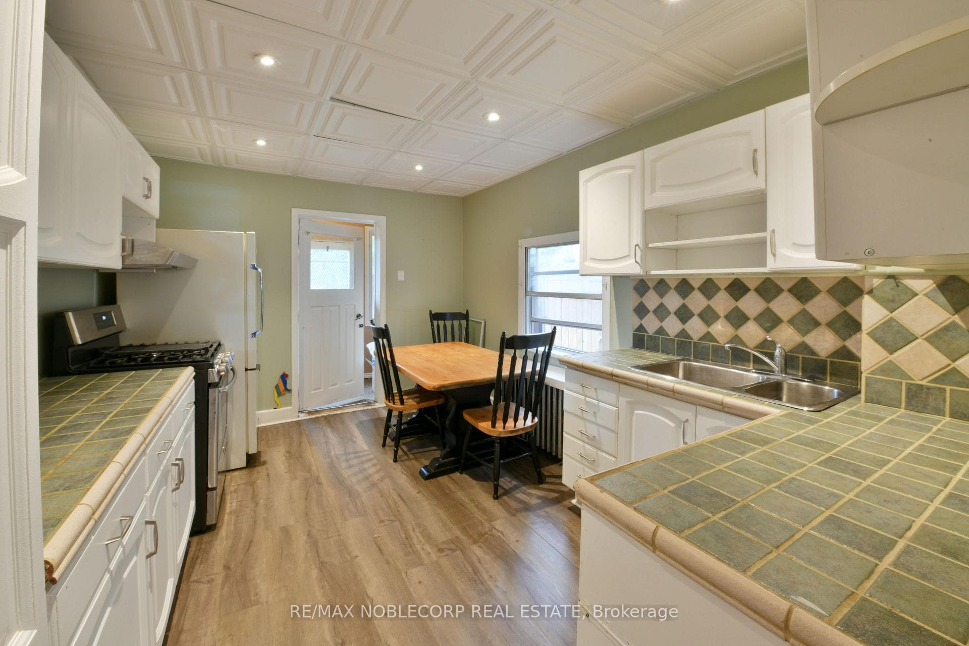 21 Frankdale Avenue photo 11