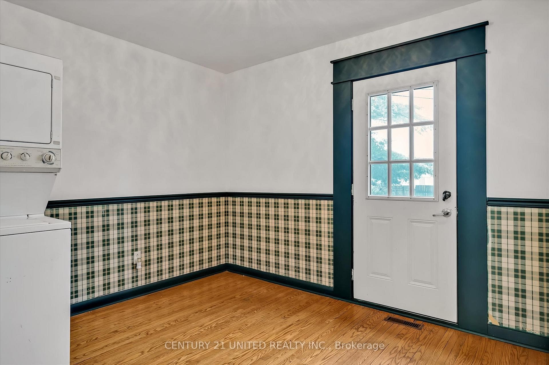 891 Ford Street photo 18