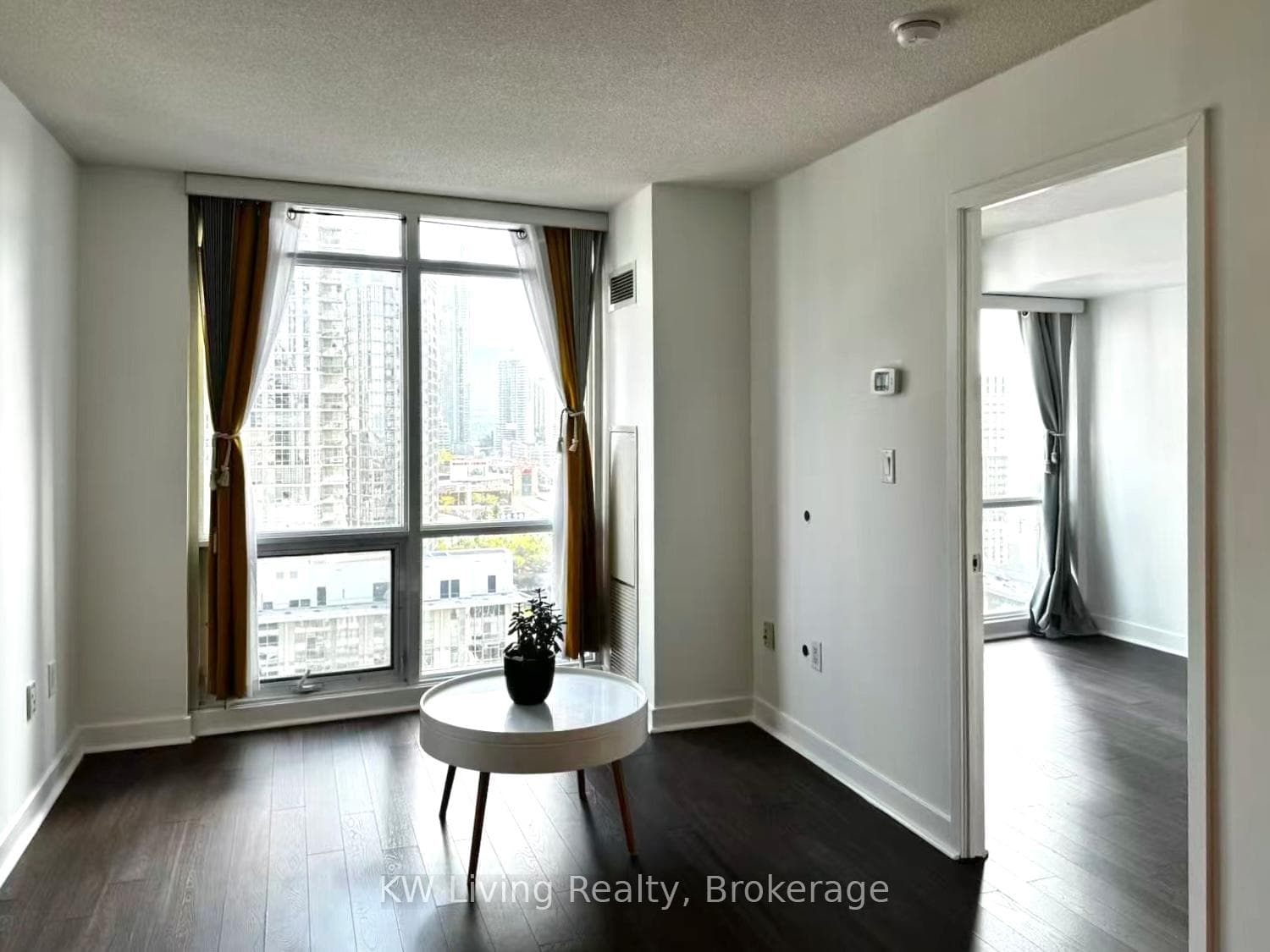 15 Fort York Boulevard Unit 2109 photo 5
