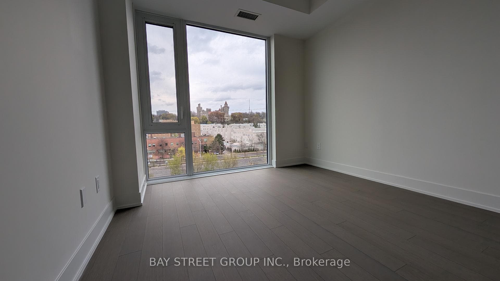 322 Dupont Street Unit 610 photo 8
