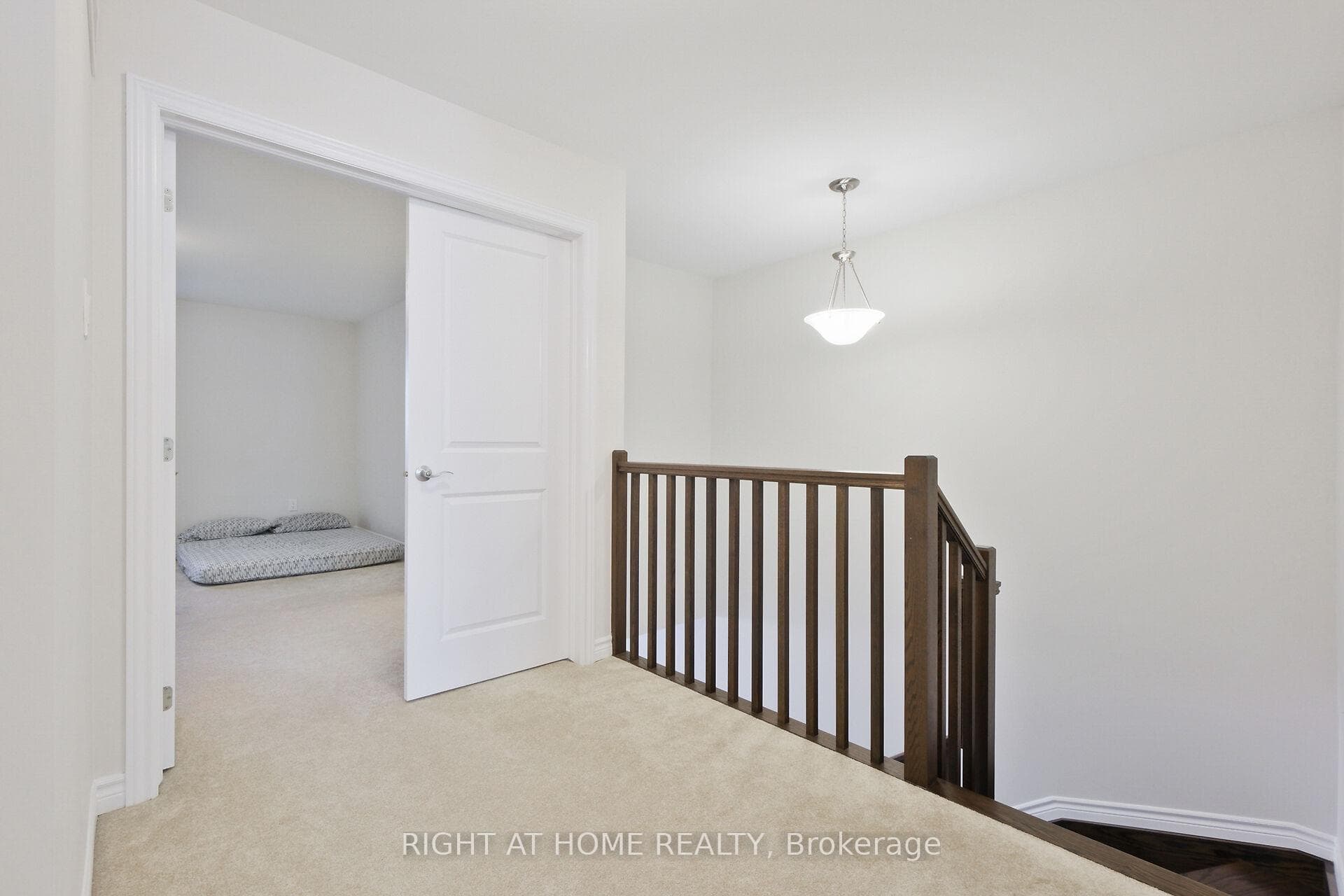 956 Socca Crescent photo 36