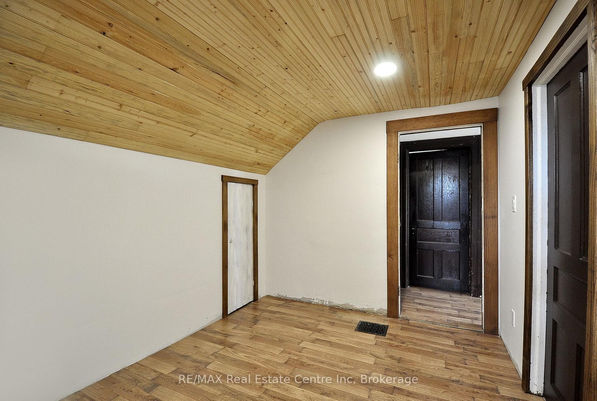 141 KING Street photo 21