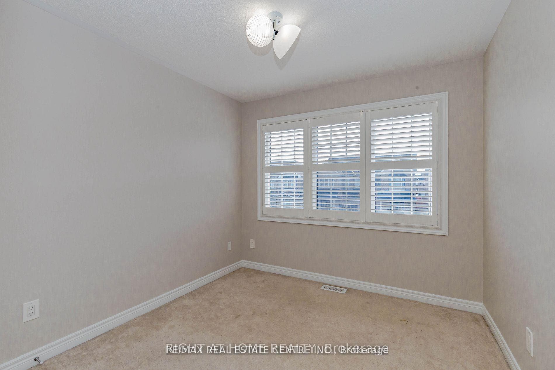 20 Gower Crescent Unit (Upper) photo 18