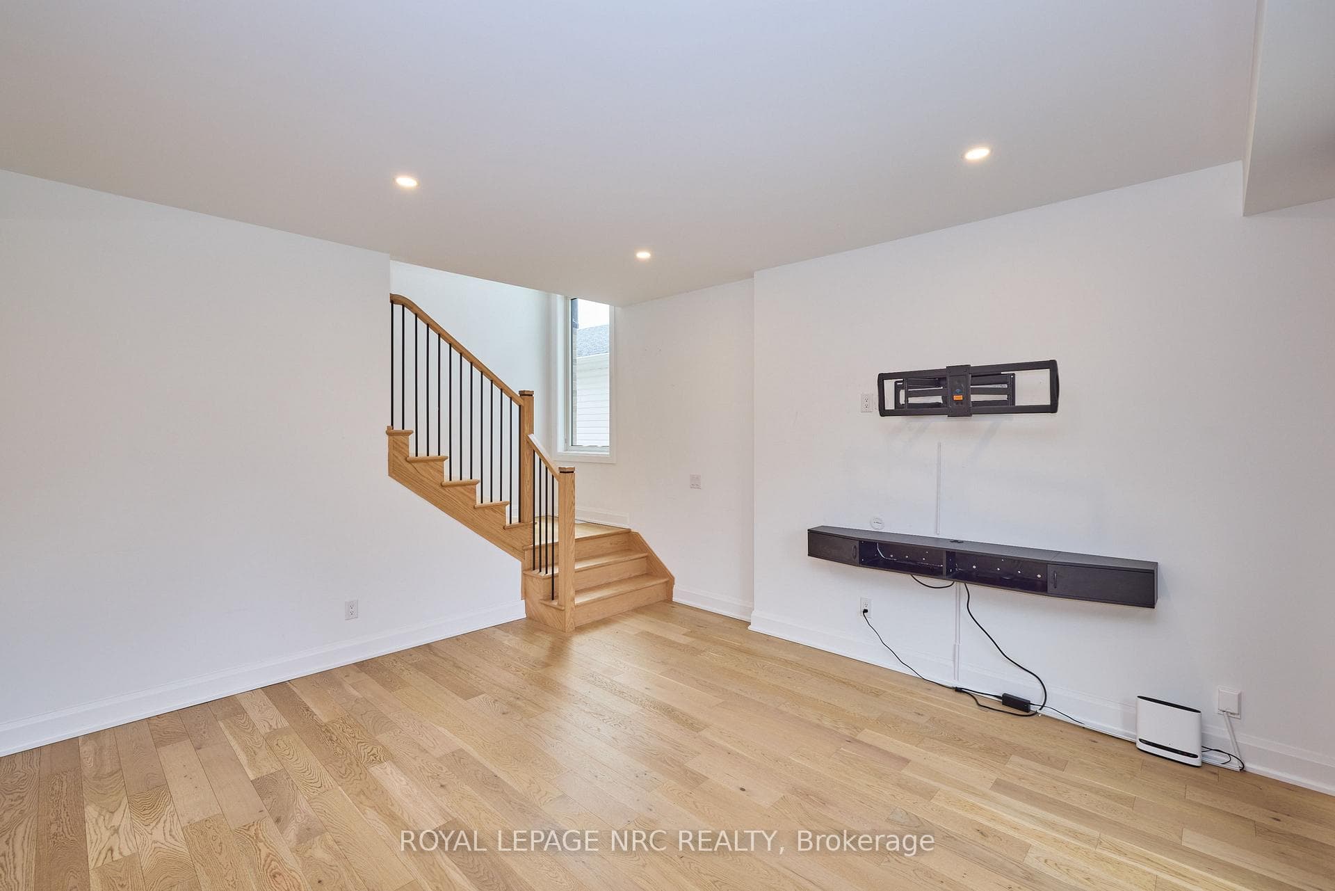 159 Hodgkins Avenue photo 9