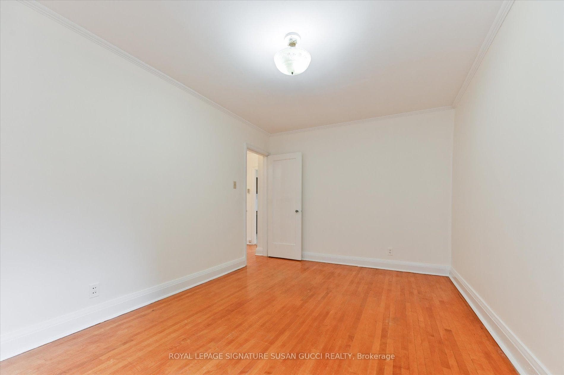 2747 St Clair Avenue photo 11