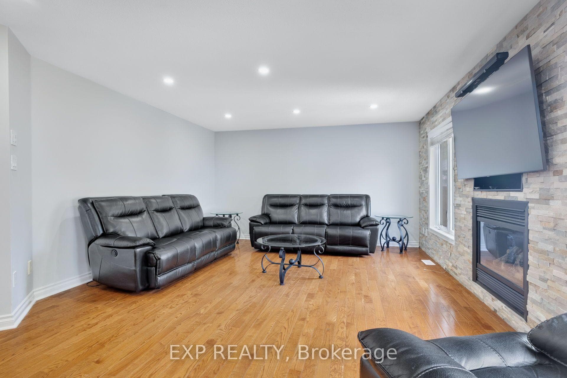 114 Ashmore Drive photo 12