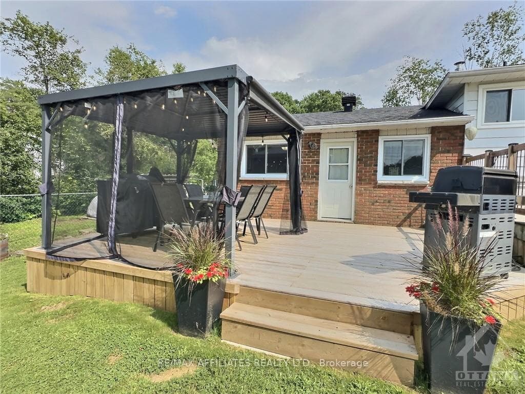6 SUTTON Drive photo 4
