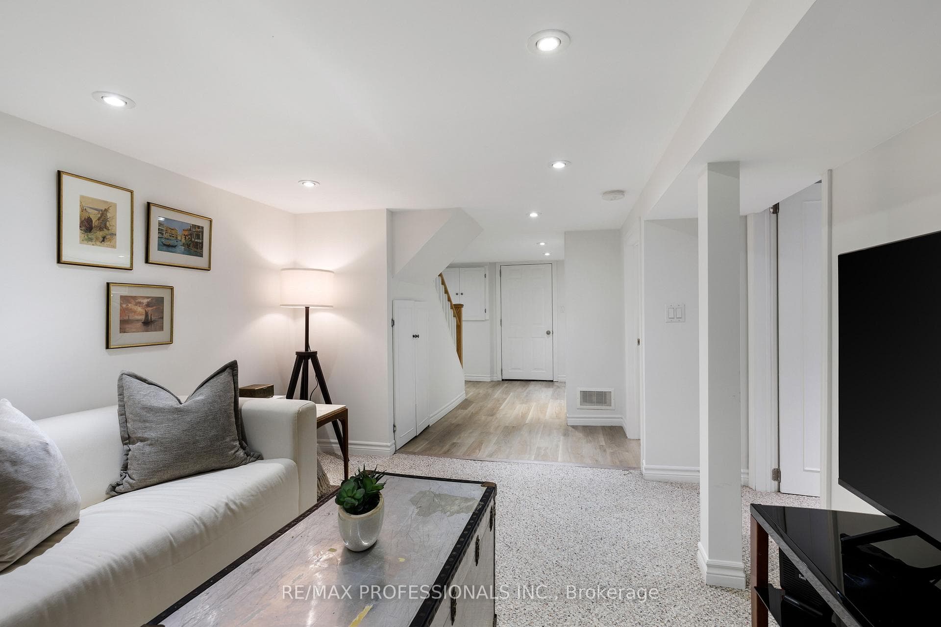 217 Humbercrest Boulevard photo 34