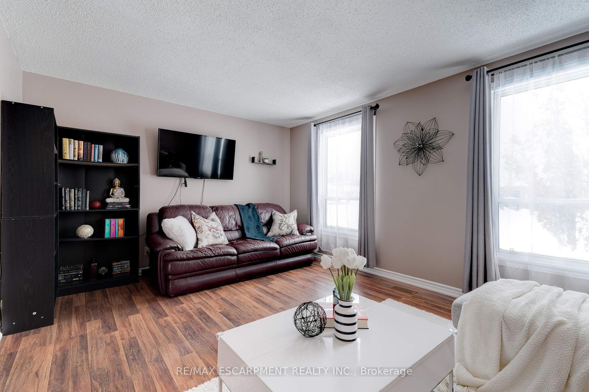 138 Sekura Crescent photo 3