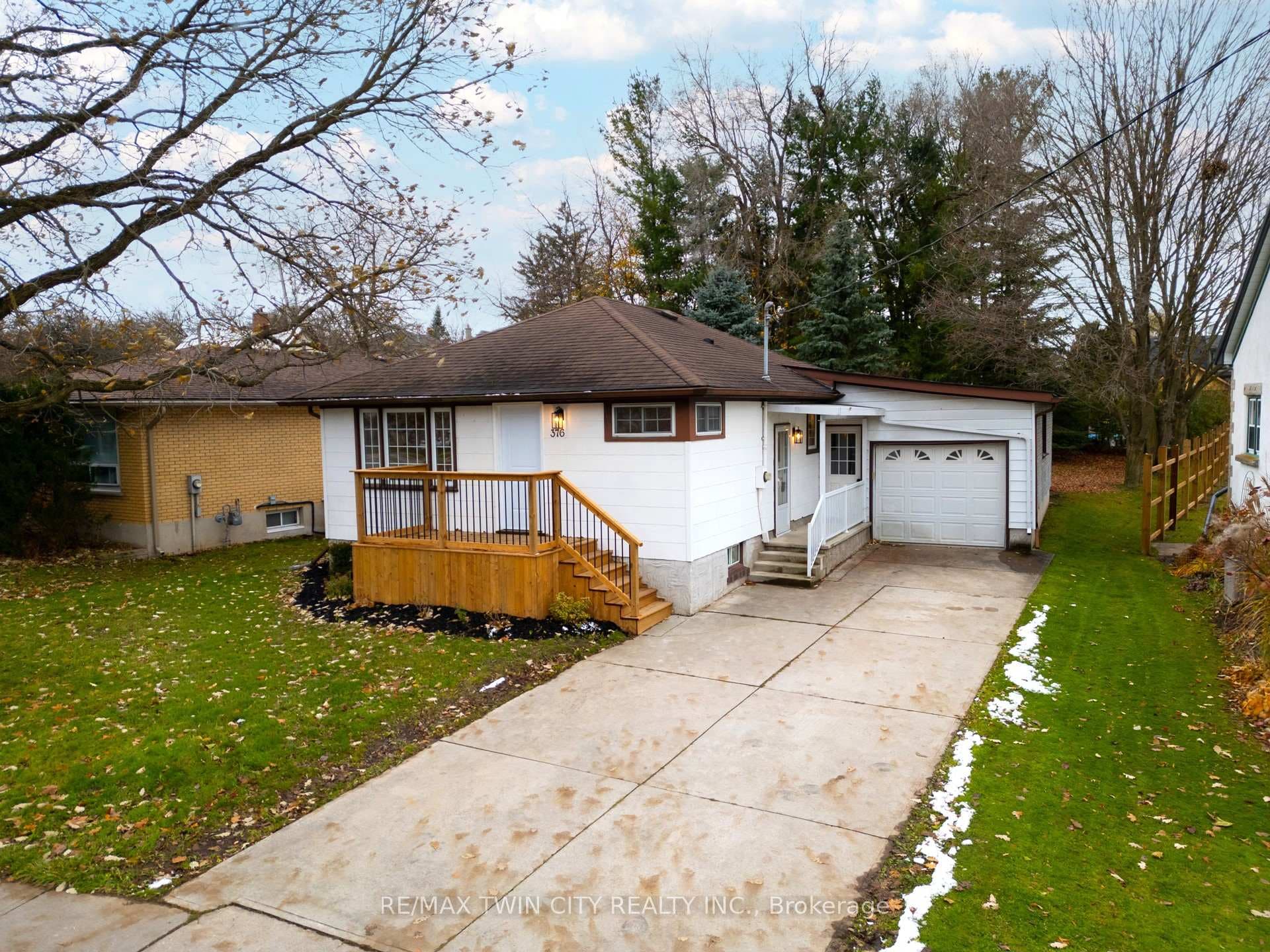 376 Peel Street photo 1
