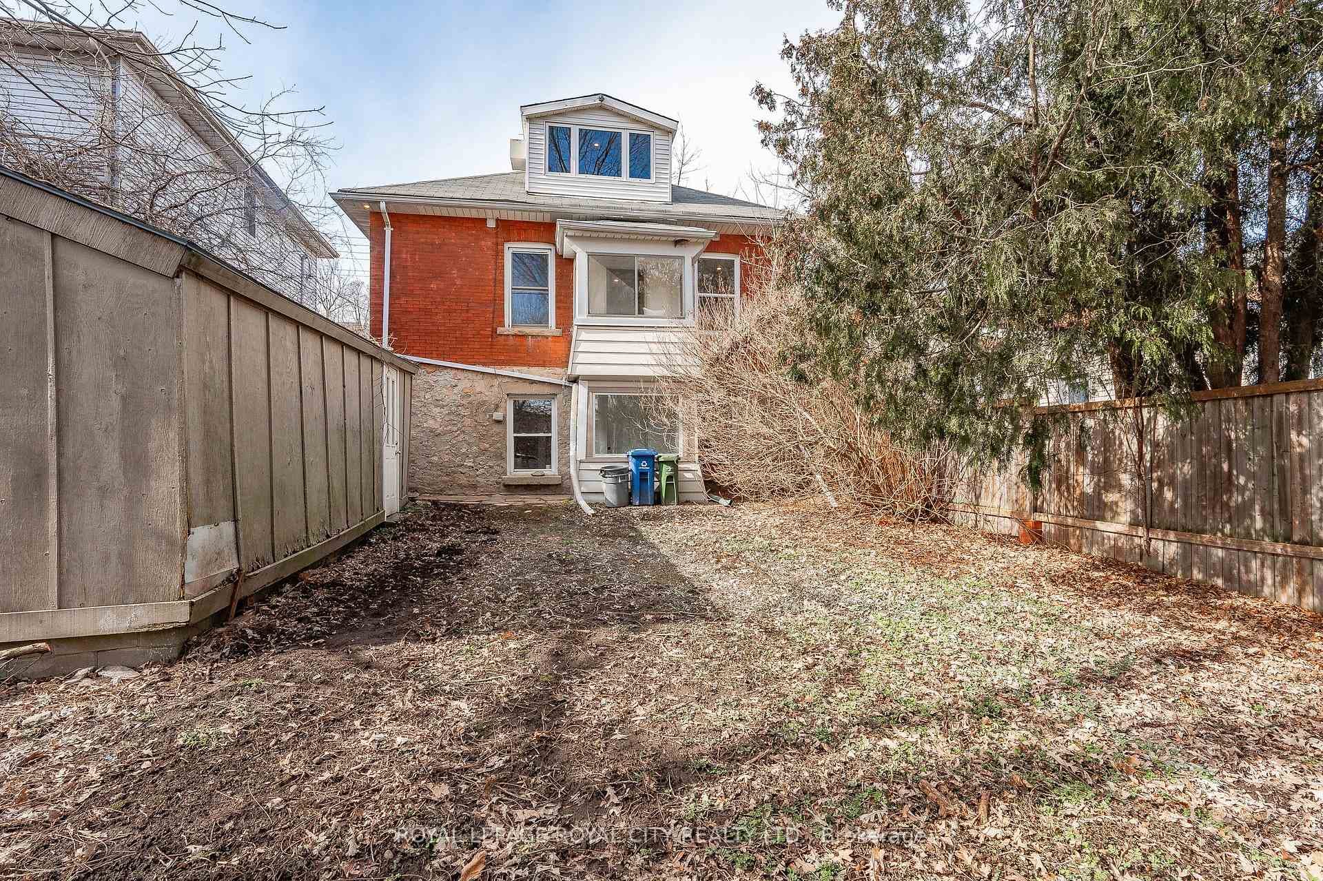 75 Elizabeth Street photo 40