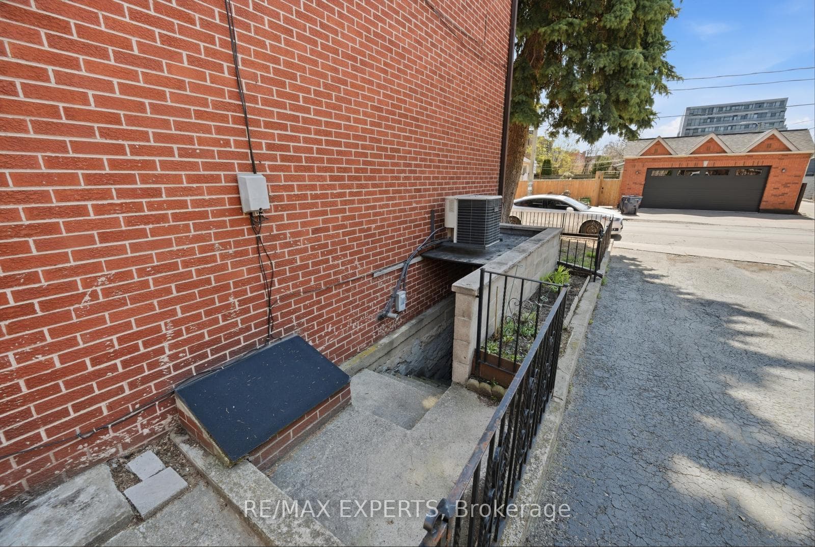 136 Harrison Street photo 35