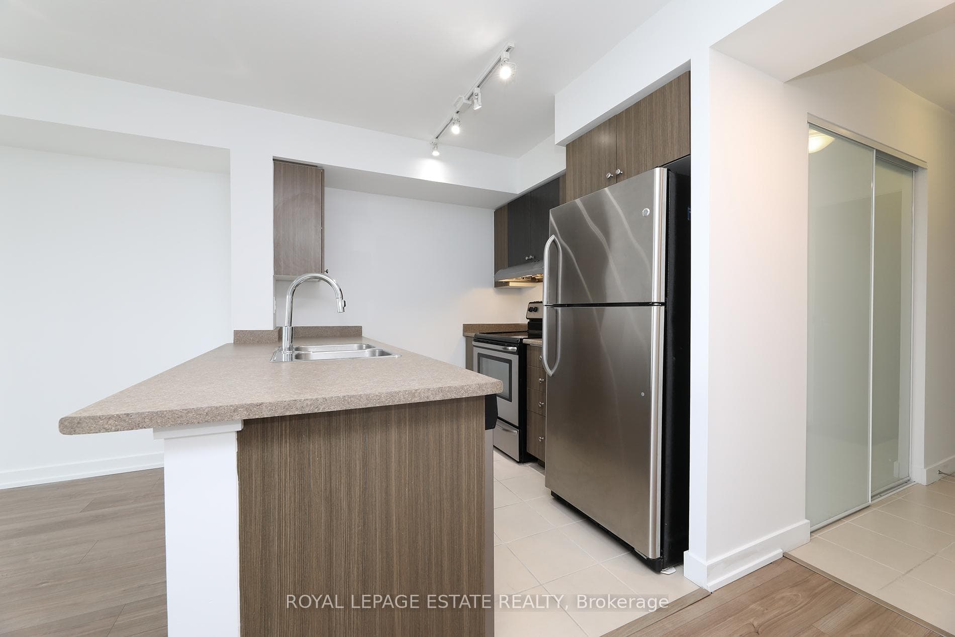 1346 Danforth Road Unit 808 photo 13