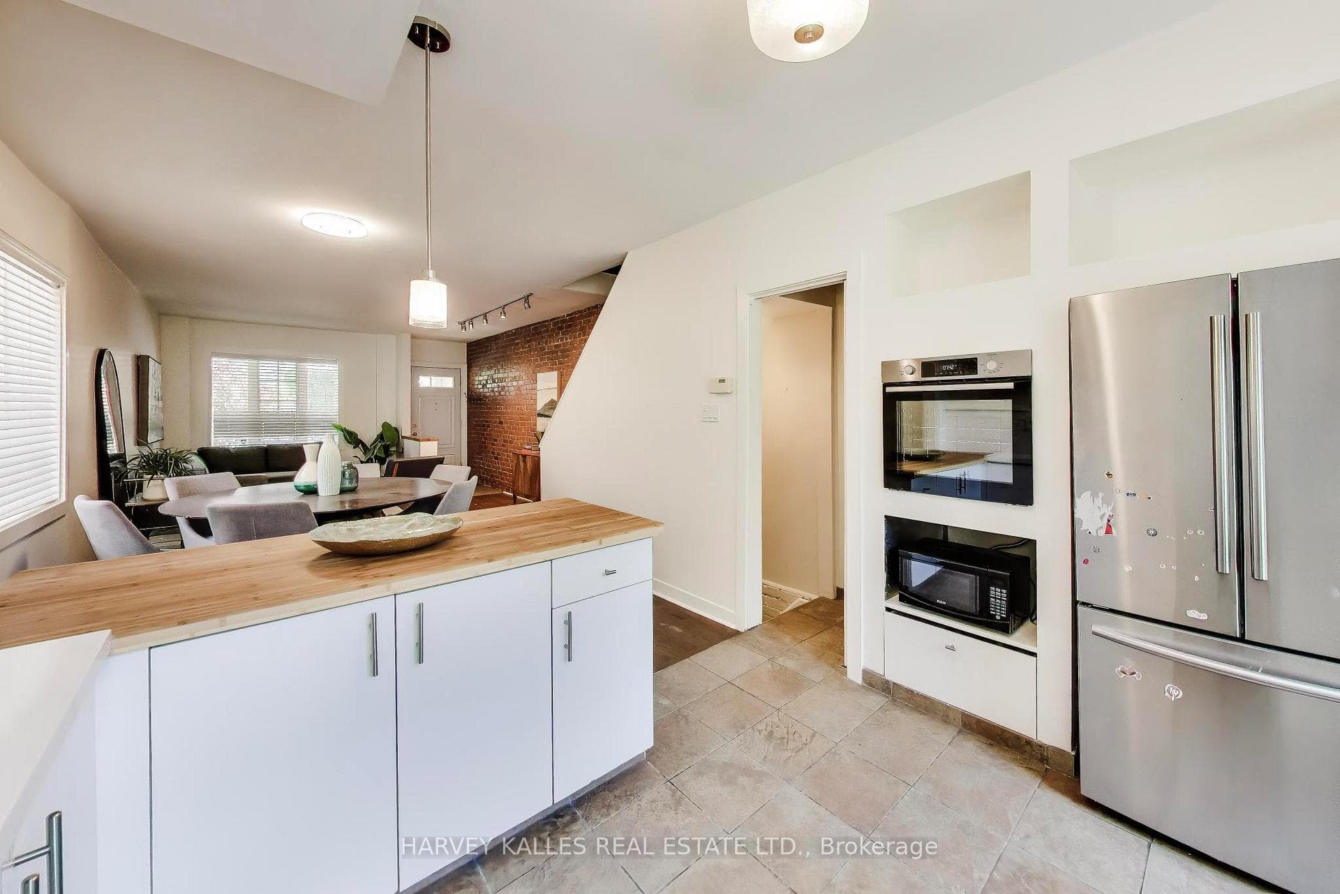 318 Sumach Street photo 13