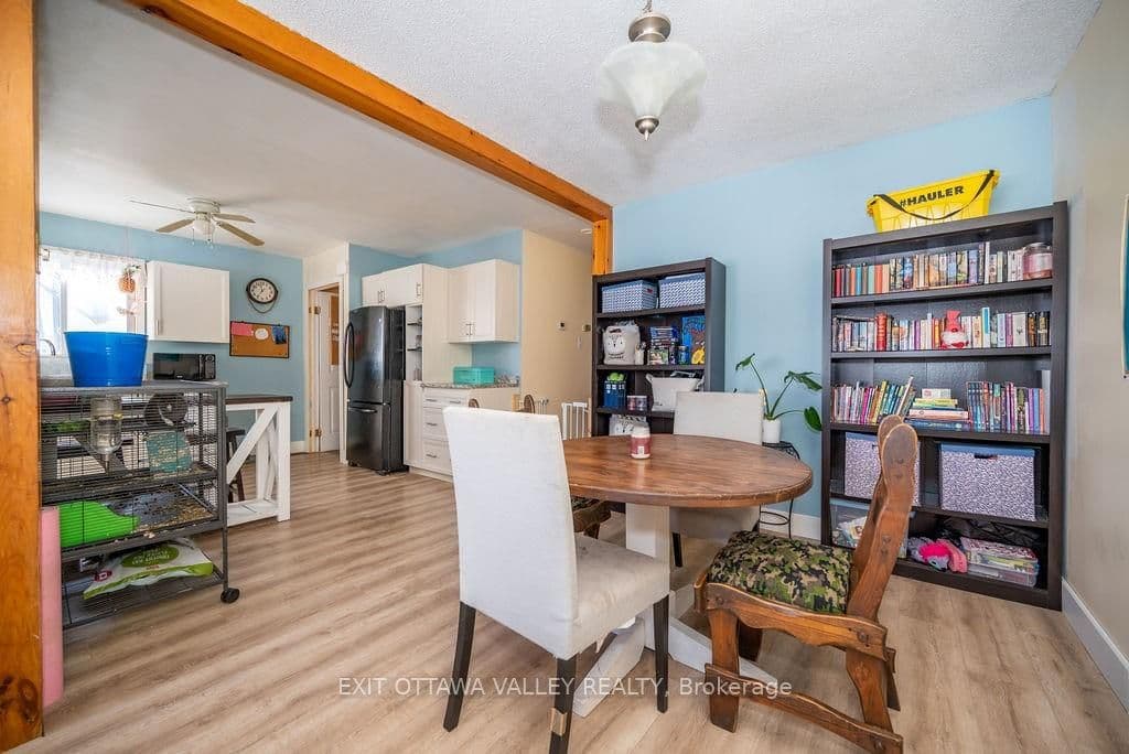 233 AIRTH Boulevard photo 7