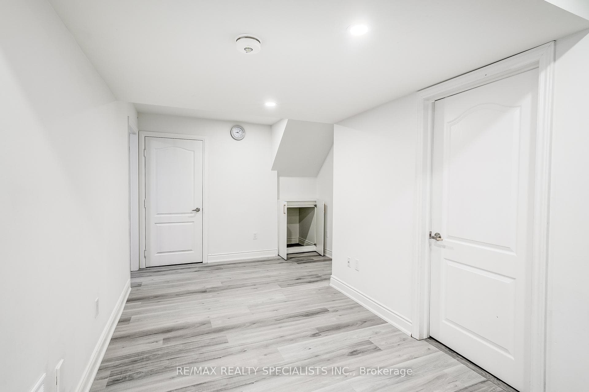 1 Huron Lane photo 14