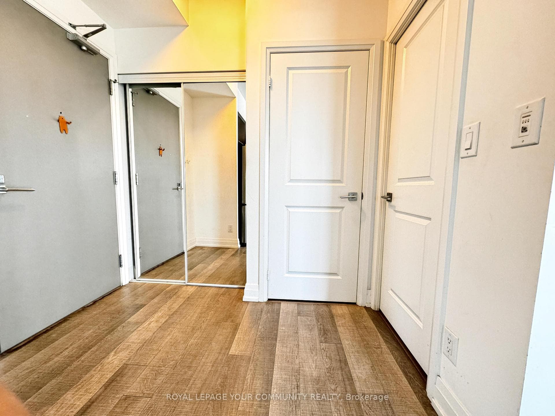 7165 Yonge Street Unit 1806 photo 3