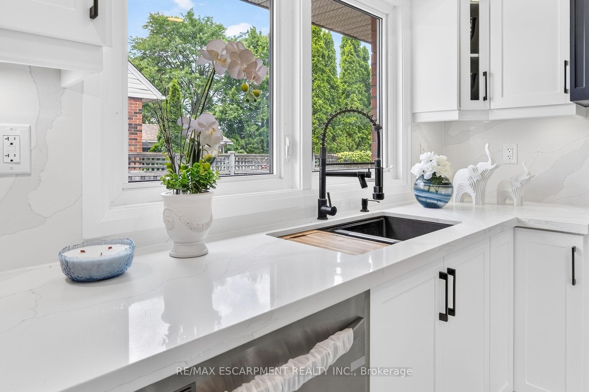 150 Howard Avenue photo 8