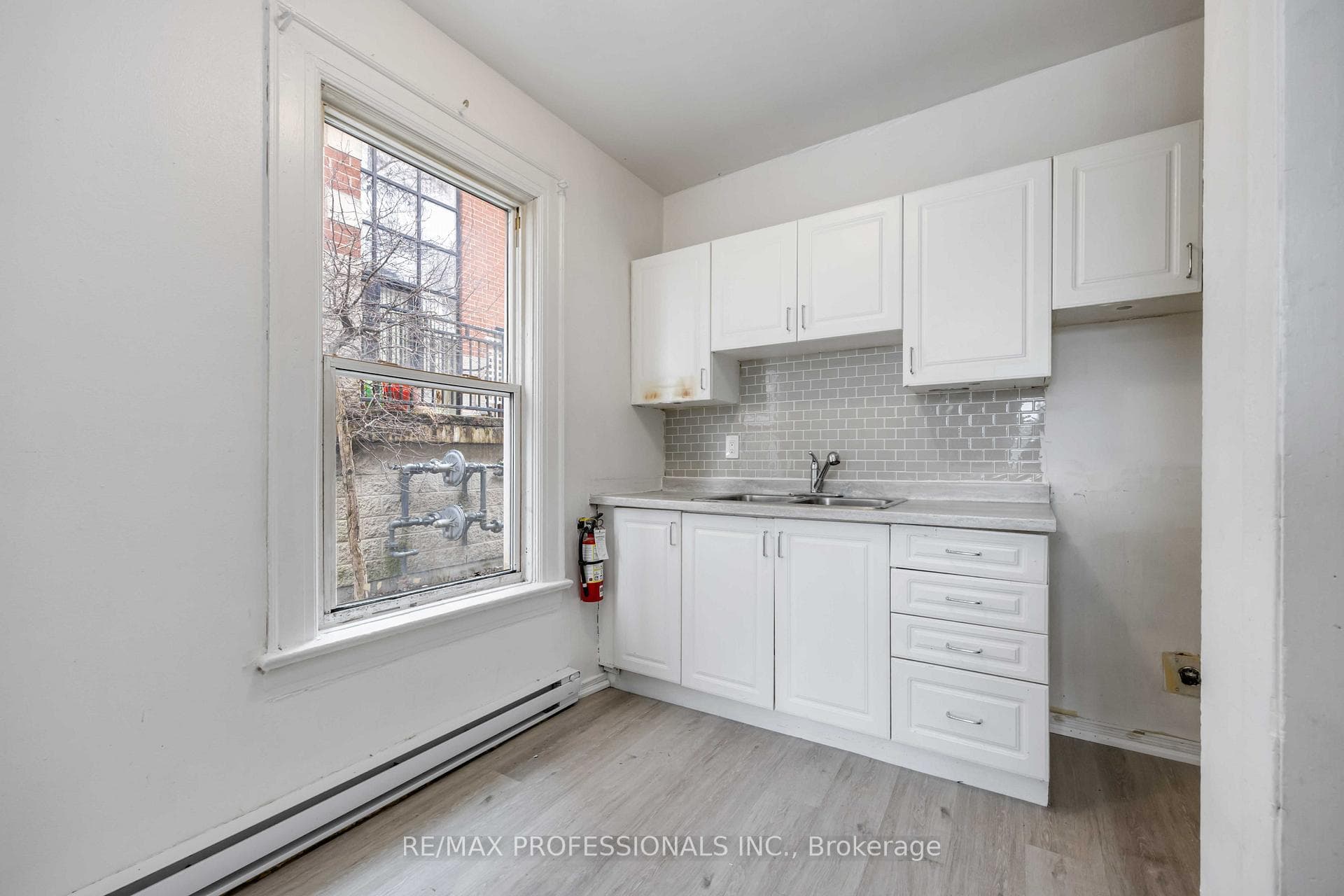 220 Main Street photo 7