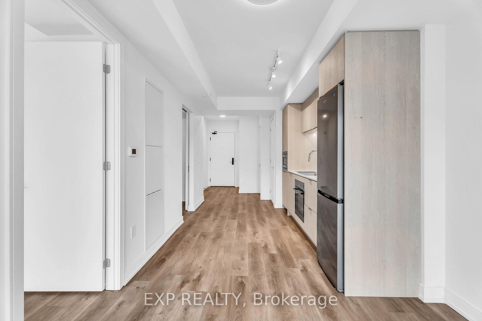 1 Jarvis Street Unit 828 photo 14