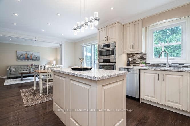103 Hammerstone Crescent photo 12