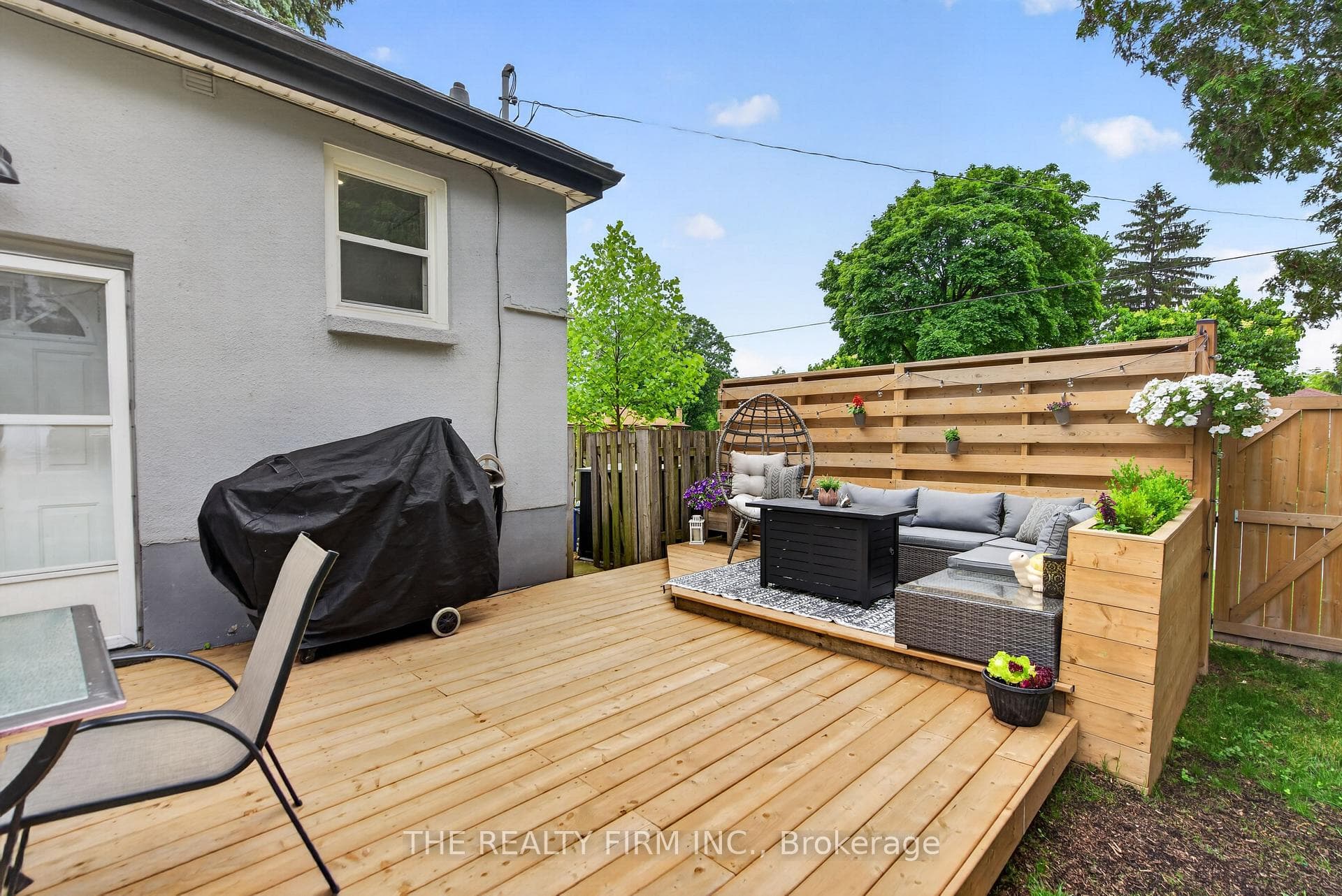 452 Merlin Street photo 22