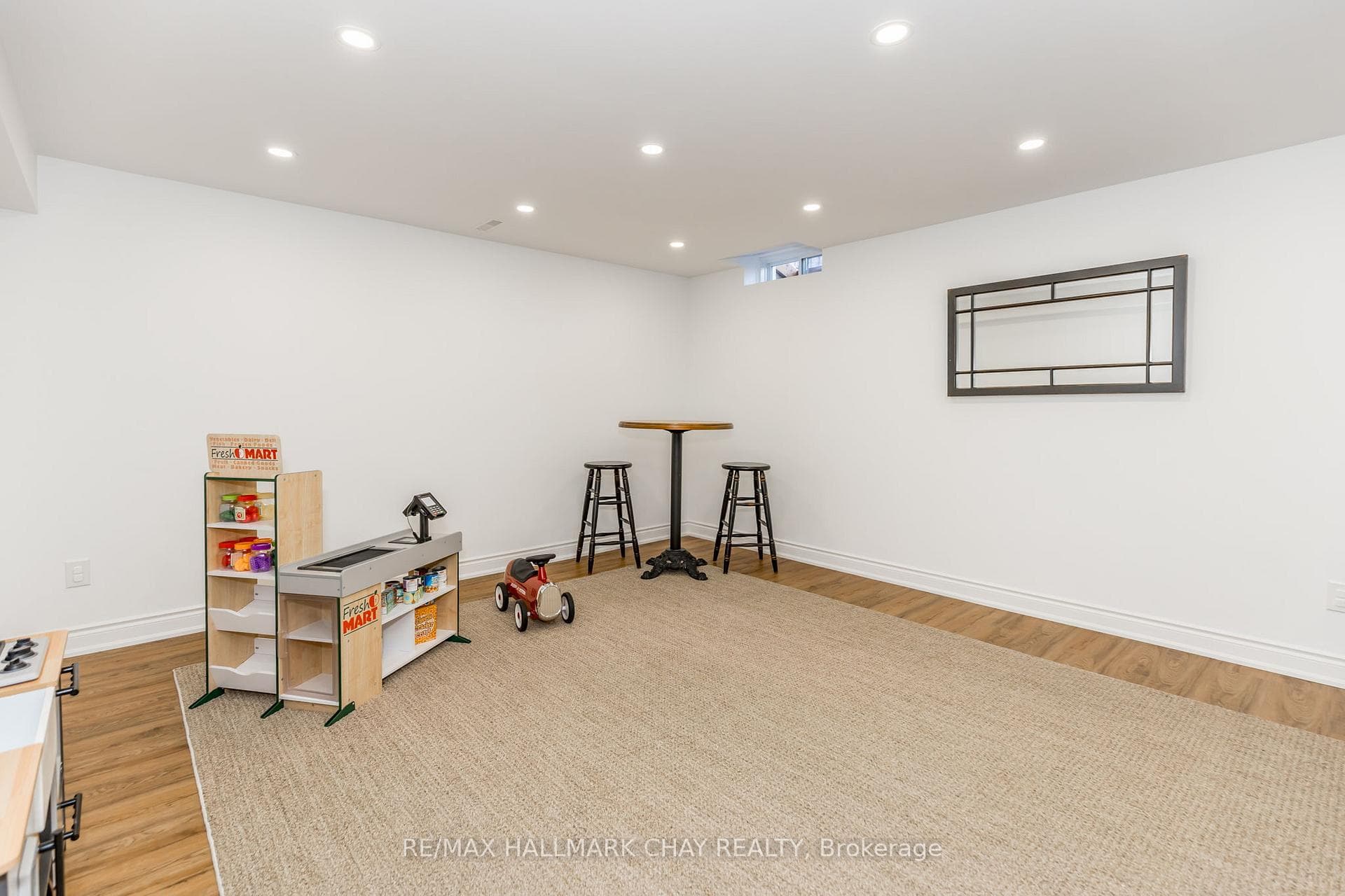 24 Gunning Crescent photo 34
