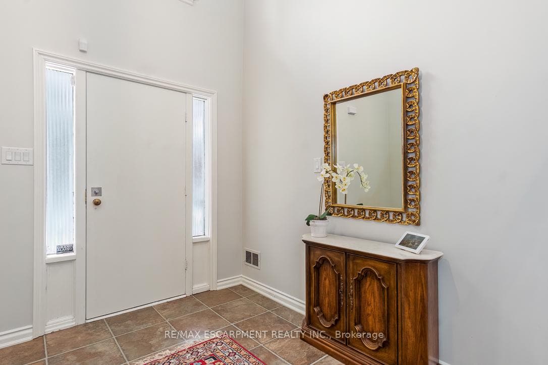1267 Catchacoma Court photo 3