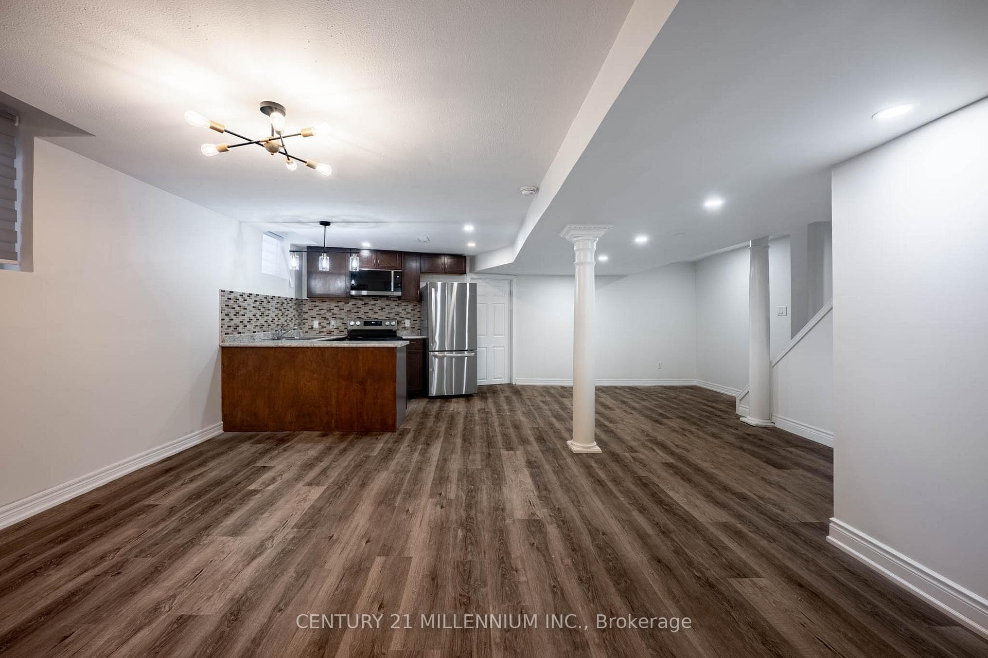 321 Howard Crescent photo 10