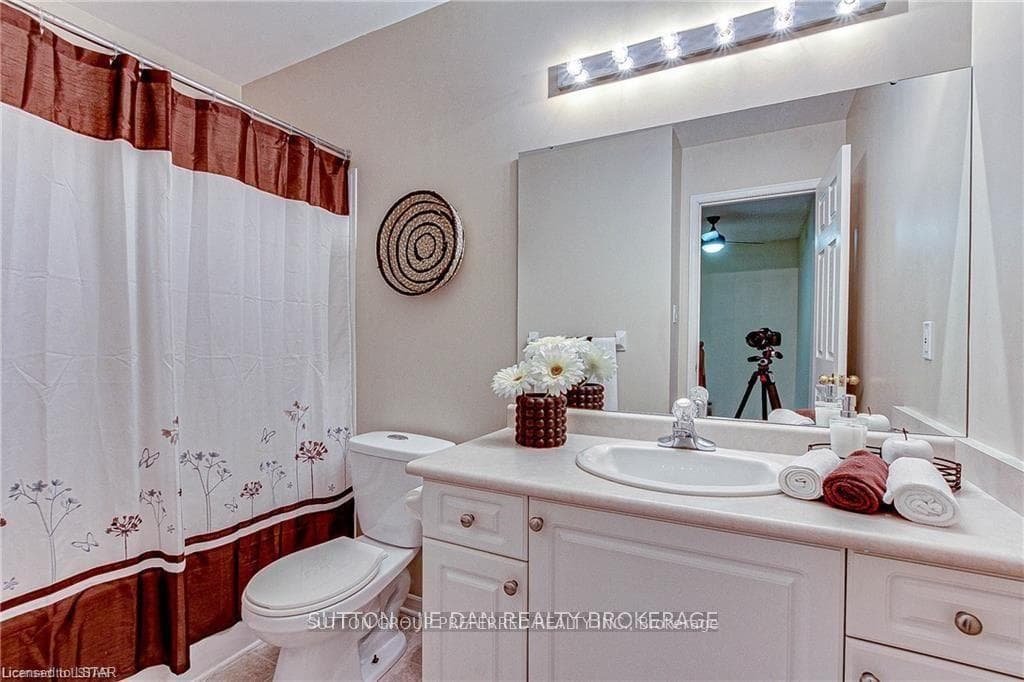 320 AMBLESIDE Drive Unit 40 photo 21