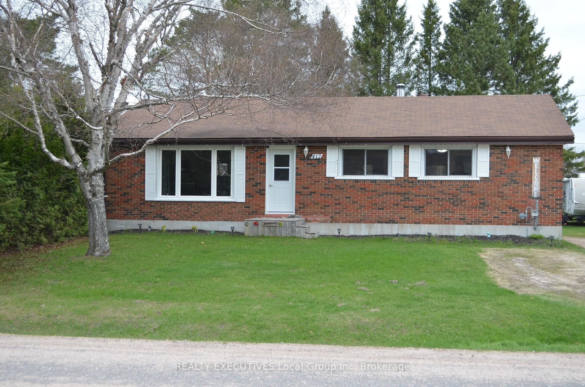 412 Sweezy Street photo 1