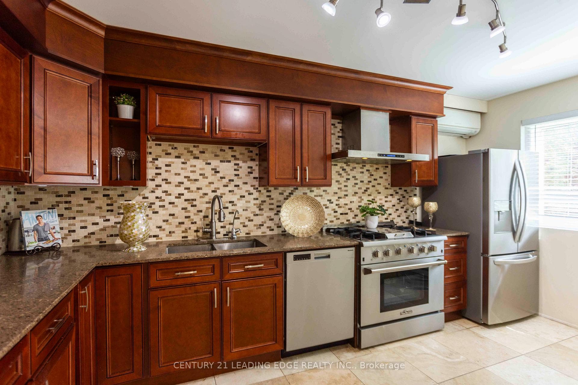 2259 Munn's Avenue photo 11