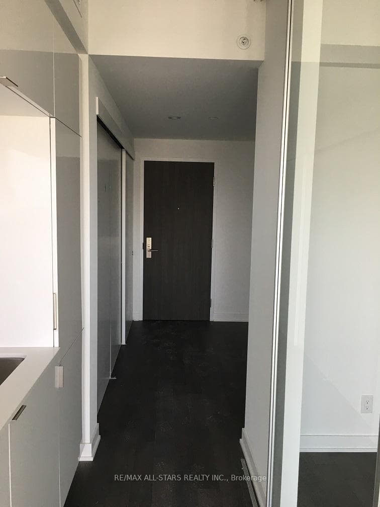 185 Roehampton Avenue Unit 907 photo 11